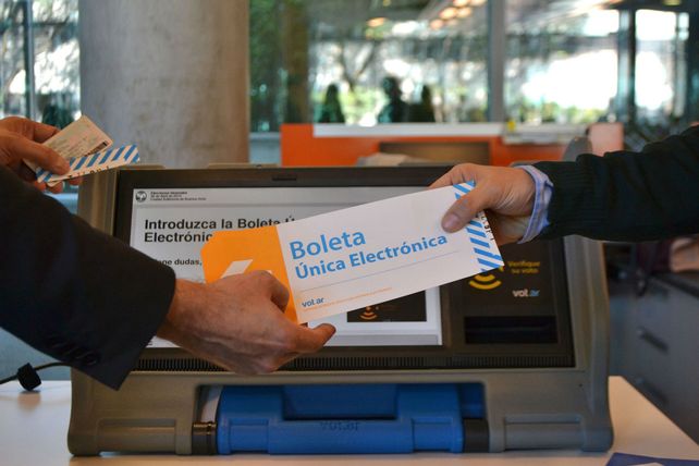 Tecnología. El voto electrónico no garantiza el fin del clientelismo.