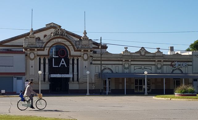 La pelea se desarrolló frente al pub Gaviota, ubicado frente a la plaza central de Sastre, durante la madrugada del sábado último.