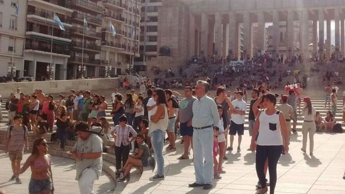 Las mejores imágenes que dejó el Tetazo en el Monumento a la Bandera