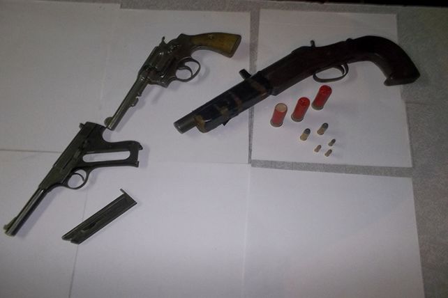 Caen tres violentos tiratiros en un operativo en Barrio Los Troncos