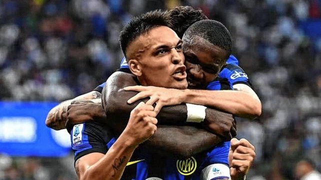 Lautaro Martínez anotó dos goles en la goleada del Inter sobre la Fiorentina.