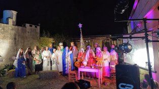 Emotivo pesebre viviente de abuelos y jubilados en Colonia Nueva