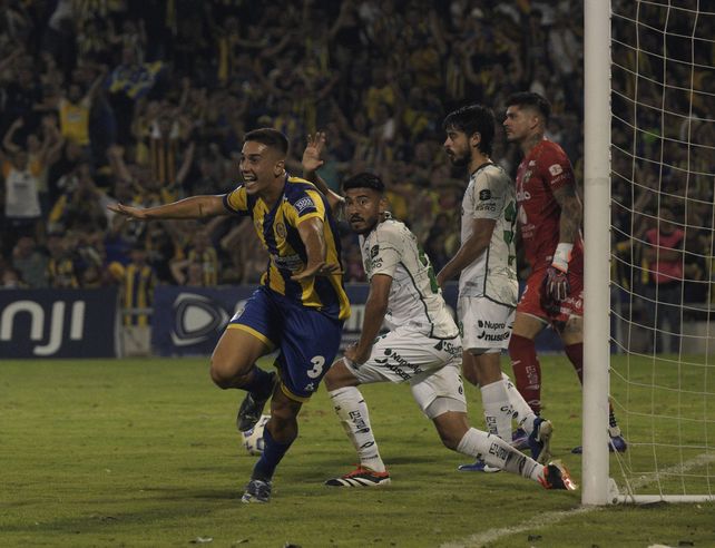 Agustín Sández convirtió este sábado frente a Sarmiento