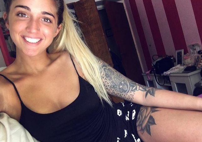 La preciosa rubia que busca el corazón del goleador argentino