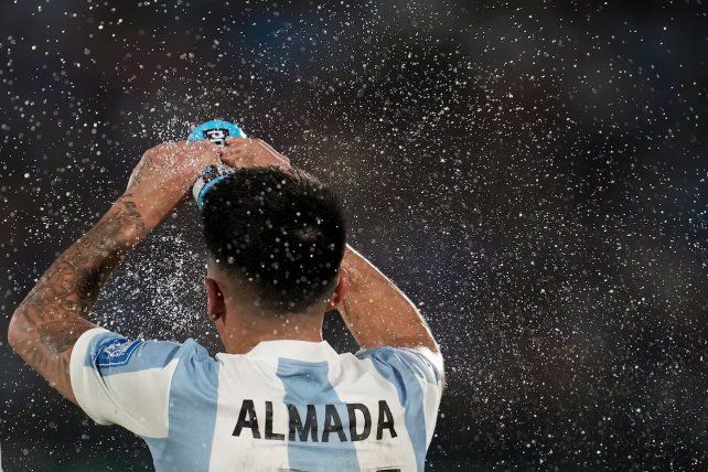 Video: el golazo de Thiago Almada para abrir el partido ante Uruguay Video: el golazo de Thiago Almada para abrir el partido ante Uruguay
