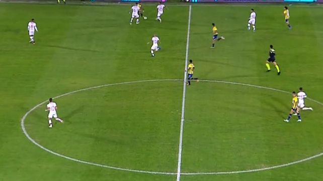 Central cayó por dos penales con Huracán que jugó media hora con diez