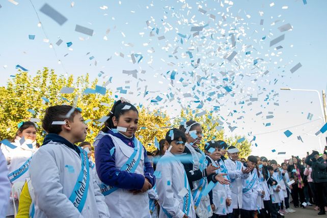 Sí, prometo: alumnos de 4° grado de las escuelas de Timbúes, realizaron la promesa de lealtad a la bandera