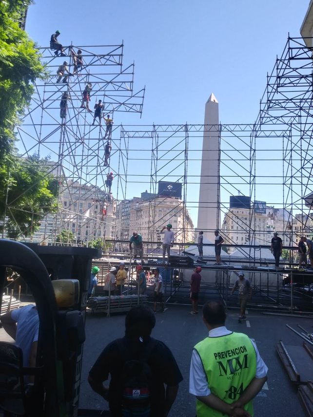 Así se preparaba el Obelisco para recibir a los Palmeras y a la Filarmónica de Santa Fe
