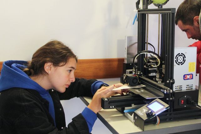 La Escuela de Oficios de la Universidad Nacional de Rosario (UNR) ofrece cursos de formación en oficios digitales.