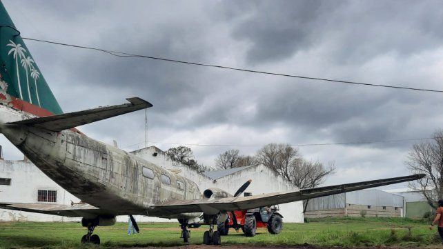 Trasladaron el avión ex Laer que estaba en el predio del Aeroclub de Sauce Montrull