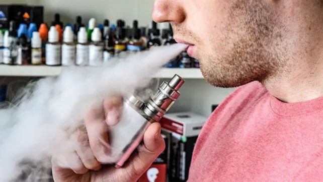 Los dispositivos electrónicos de calentamiento de tabaco o de vaporeo están prohibidos desde este lunes. 