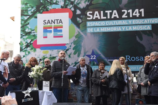 Recuerdo. Un acto por pedido de Justicia frente al terreno.