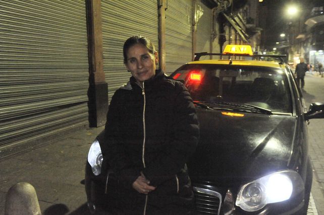 Mercedes Valenzuela hoy maneja un taxi y pronto podrá ser dueña.