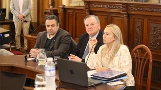 Vranicich presentó su informe flanqueada por el senador provincial Felipe Michlig y el ministro de Seguridad y Justicia Pablo Cococcioni
