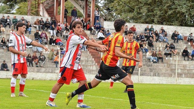 Regional Amateur: Atlético Paraná y Atlético Neuquén abren la serie en el Mutio