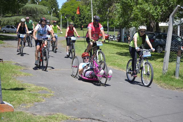 Fotos y videos del multitudinario Cruce del Túnel en bicicleta