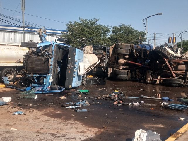 Dos camiones protagonizaron un impactante choque tras colisionar de frente en barrio Rucci