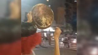Cacerolazos en Rosario y Buenos Aires para repudiar las medidas de Milei