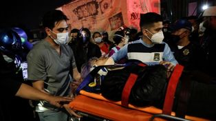 Video: una cámara registró el momento en que colapsa un puente del metro en México
