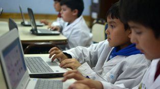 Los docentes reclaman que la informática sea incorporada como área curricular tanto en la educación primaria como secundaria.