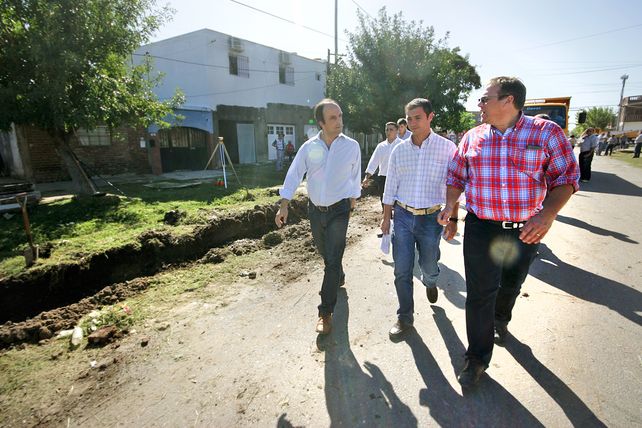 Continúan las obras de cordón cuneta y desagües en las calles de Barranquitas Oeste