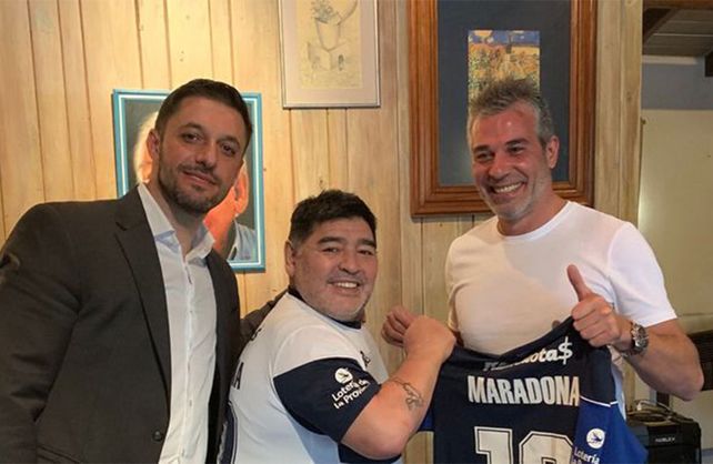 Gimnasia (LP) hizo oficial la contratación de Maradona como nuevo DT