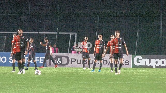 Colón despilfarró muchas chances y quedó eliminado de cuartos de final en la Copa de la Liga Profesional.