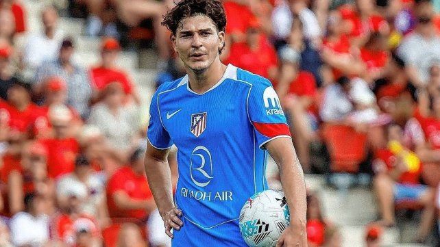 Julián Álvarez estalló contra Simeone tras el reemplazo: Siempre a mí.