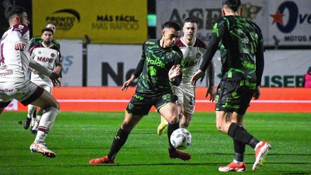 Sarmiento y Lanús aburrieron en Junín con un empate en el inicio de la fecha 13