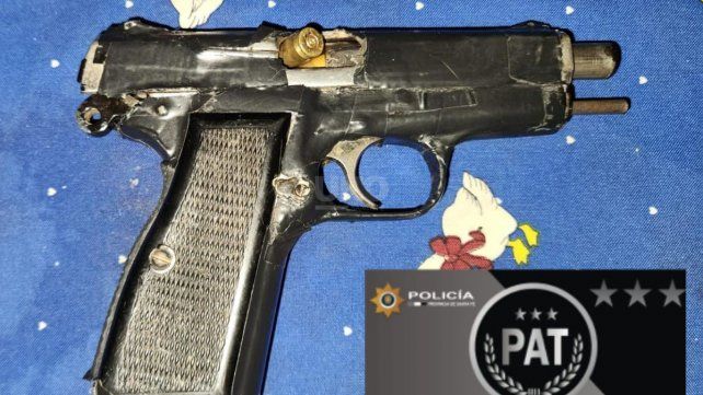 Rosario: lo asesinaron de un balazo y apresaron a un familiar con un arma de guerra