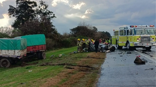 Murieron dos personas en un siniestro vial en la autopista Rosario-Santa Fe