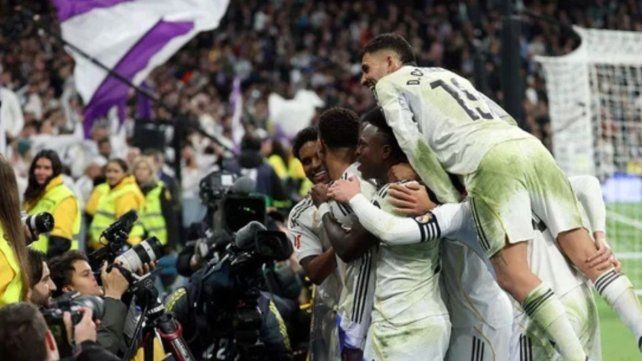 Con Mastantuono de titular, el Real Madrid le ganó agónicamente al Rayo Vallecano