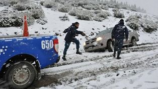 Recomiendan no transitar por las rutas de Neuquén por hielo