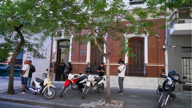 La sede del sindicato de portuarios con vigilancia policial tras el hallazgo de las balas