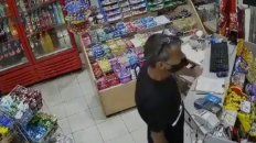 detienen a un hombre acusado de matar al empleado de un kiosco durante un robo detienen a un hombre acusado de matar al empleado de un kiosco durante un robo