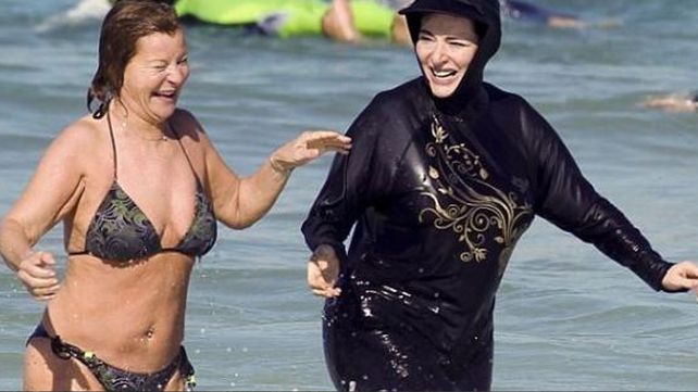 Cannes multó a tres mujeres por usar burkini desde que la prohibió por seguridad