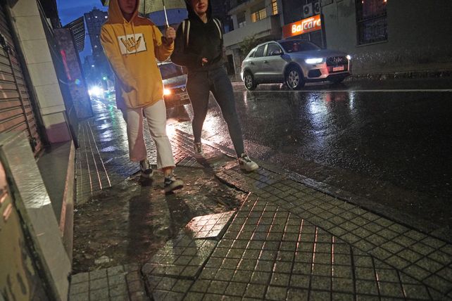 Imposible caminar. Maipú es un desastre en varios sectores.