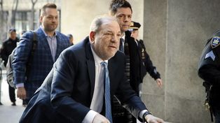 Weinstein espera otro juicio por once acusaciones.