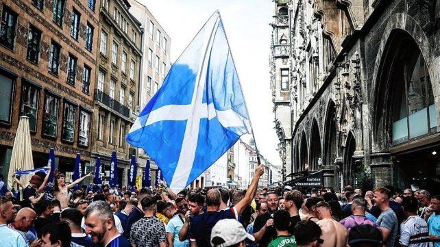 Los hinchas de Escocia recordaron a Maradona en la previa del estreno contra Alemania por la Eurocopa.