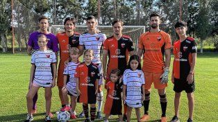 Colón dio a conocer los dos nuevos modelos de camisetas.