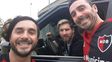 Hinchas leprosos se sacaron una selfie con el crack en Barcelona.