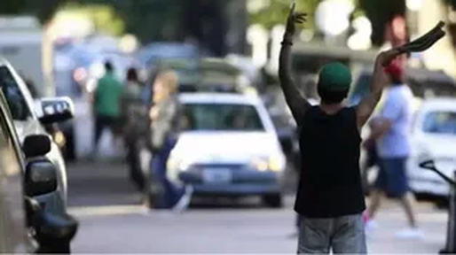 Cuidacoches: evalúan dos modelos para armar como alternativas a la actividad de calle