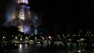 Después del atentado en Niza, hubo un incendio frente a la torre de Eiffel