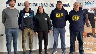 La dirigencia de los clubes junto a autoridades municipales en la previa al torneo de newcom.
