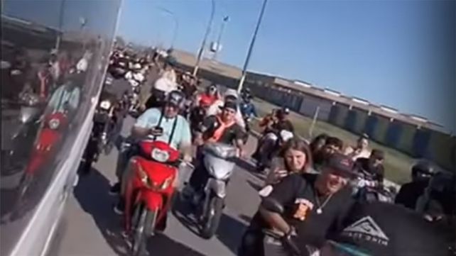 Cientos de motociclistas coparon la avenida San José de Calasanz para participar del video de Turko al Corte.