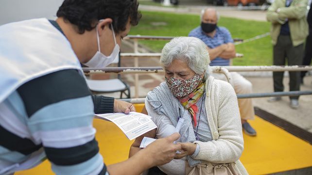 Covid-19: se vacunará a mayores de 80 años sin turno previo