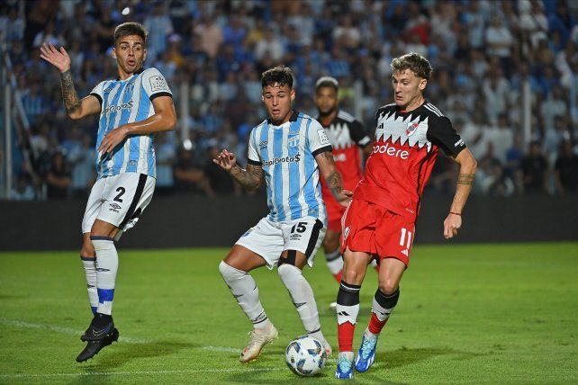 River igualó en Tucumán.