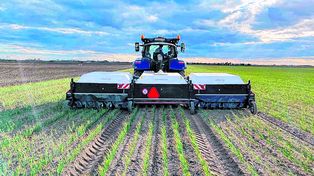 La pulverizadora ASA es un equipo de la suiza Ecorobotix, que en Expoagro selló una alianza con la argentina Abelardo Cuffia.