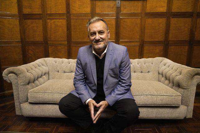 El candidato a gobernador de Juntos Avancemos desembarca en el Palacio de Hacienda.