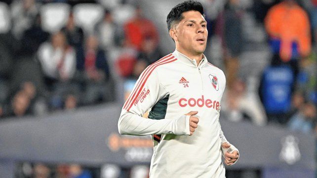 Enzo Pérez es titular en River.